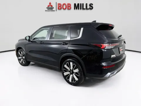 More photos of 2026 Mitsubishi Outlander SE at Bob Mills Mitsubishi-Myrtle Beach, SC