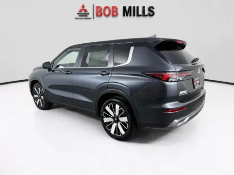More photos of 2026 Mitsubishi Outlander SE at Bob Mills Mitsubishi-Myrtle Beach, SC