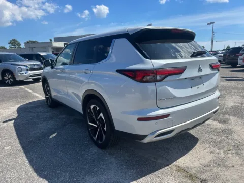 More photos of 2024 Mitsubishi Outlander SE at Bob Mills Mitsubishi-Myrtle Beach, SC