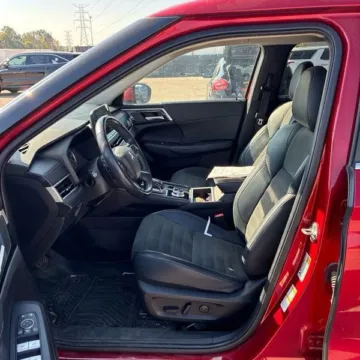 More photos of 2024 Mitsubishi Outlander SE at Bob Mills Mitsubishi-Myrtle Beach, SC