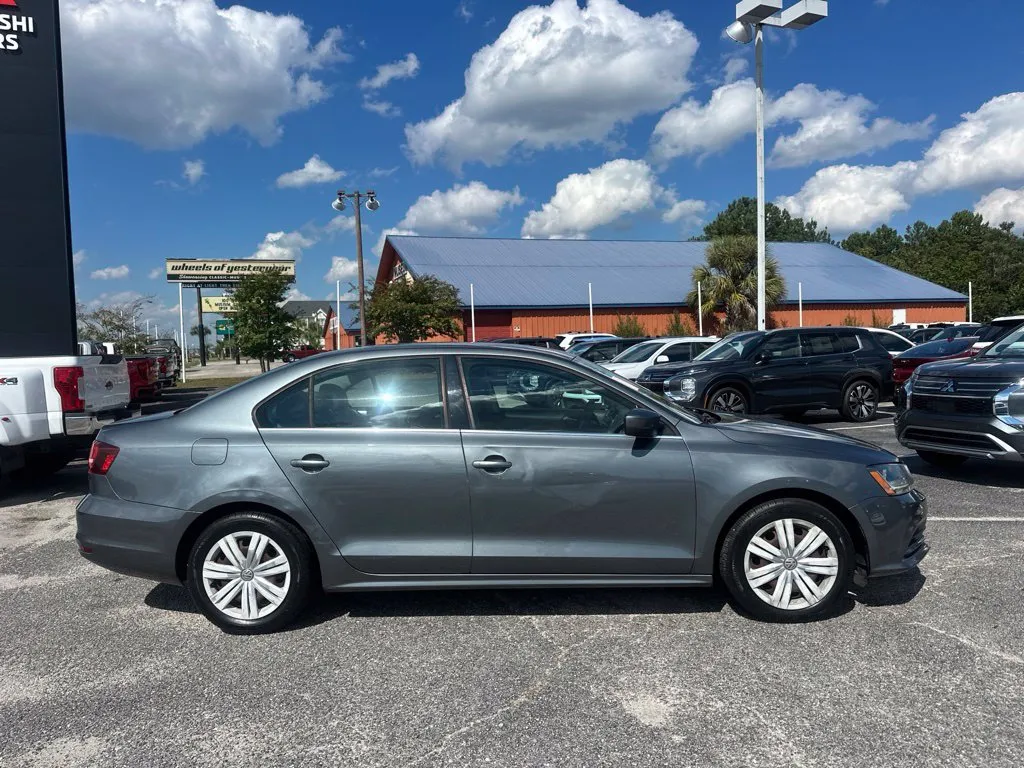 3VW2B7AJ9HM243833