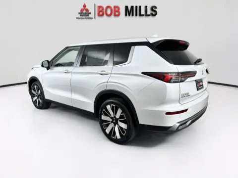 More photos of 2026 Mitsubishi Outlander SE at Bob Mills Mitsubishi-Myrtle Beach, SC