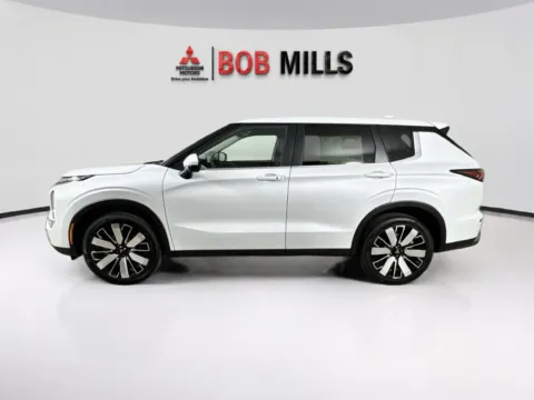 More photos of 2026 Mitsubishi Outlander SE at Bob Mills Mitsubishi-Myrtle Beach, SC