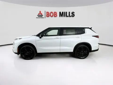 More photos of 2026 Mitsubishi Outlander LE at Bob Mills Mitsubishi-Myrtle Beach, SC
