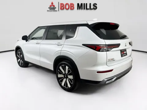 More photos of 2026 Mitsubishi Outlander SE at Bob Mills Mitsubishi-Myrtle Beach, SC
