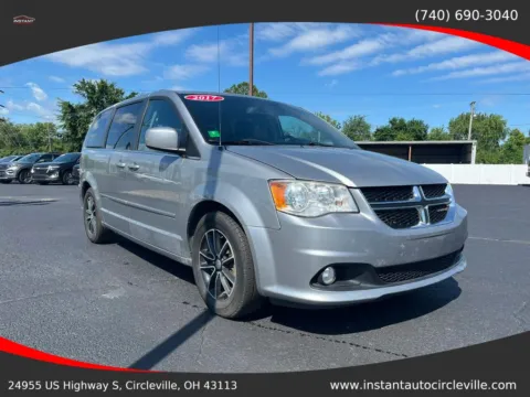 Silver 2017 Dodge Grand Caravan Passenger SXT Minivan 4D for sale in Circleville, OH