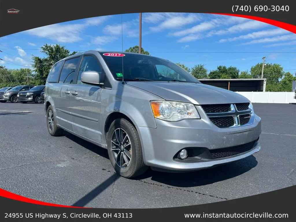 Silver 2017 Dodge Grand Caravan Passenger SXT Minivan 4D for sale in Circleville, OH