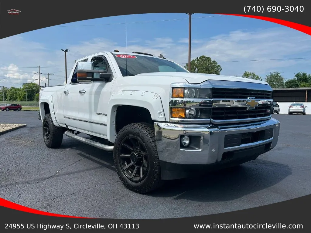 Chevrolet Silverado photo 3