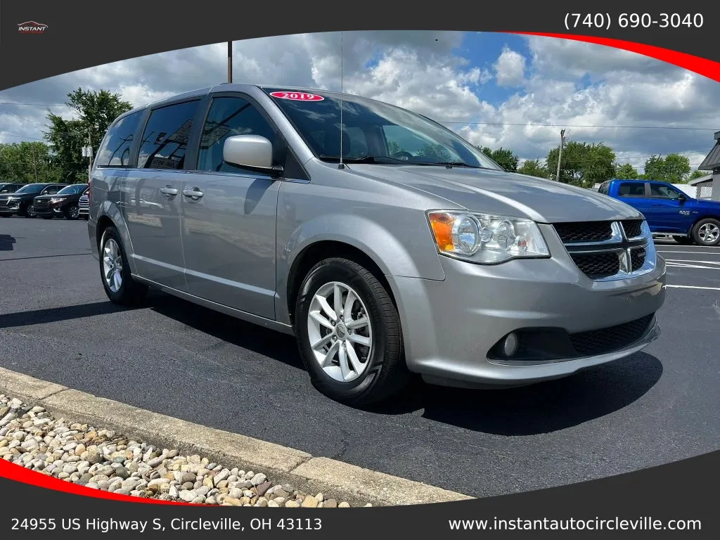 Silver 2019 Dodge Grand Caravan Passenger SXT Minivan 4D for sale in Circleville, OH