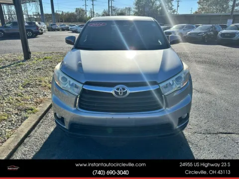 Photos of 2014 Toyota Highlander LE Plus Sport Utility 4D for sale in Circleville, OH at Instant Auto Sales Circleville