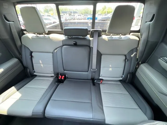 2026 Chevrolet Silverado 1500 ZR2 - Photo 15