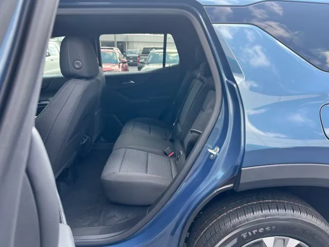 2027 Chevrolet Equinox LT - Photo 10