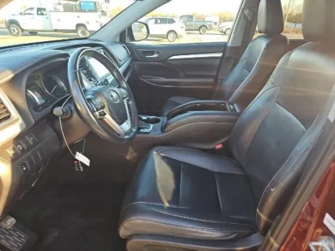 More photos of 2019 Toyota Highlander SE at Autos Direct Fredericksburg, VA