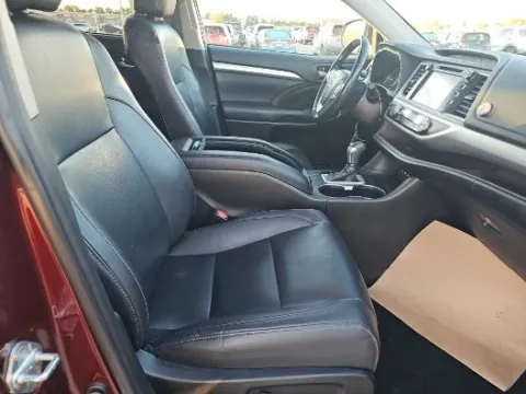 More photos of 2019 Toyota Highlander SE at Autos Direct Fredericksburg, VA