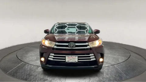 Photos of 2019 Toyota Highlander SE for sale in Fredericksburg, VA at Autos Direct Fredericksburg