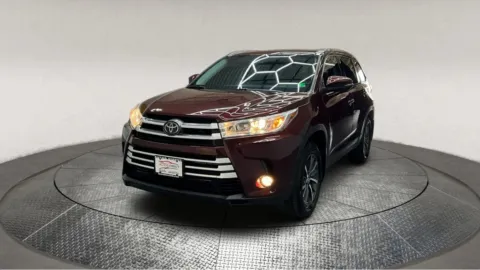 Another view of 2019 Toyota Highlander SE for sale in Fredericksburg, VA at Autos Direct Fredericksburg