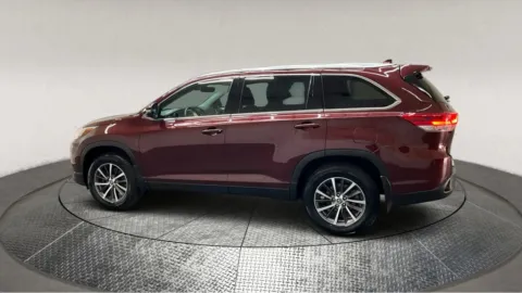 More photos of 2019 Toyota Highlander SE at Autos Direct Fredericksburg, VA