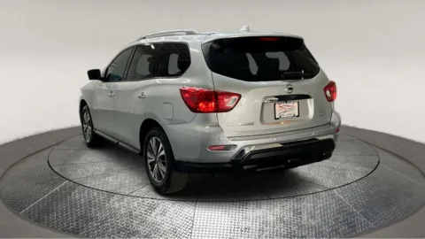 More photos of 2020 Nissan Pathfinder SL at Autos Direct Fredericksburg, VA