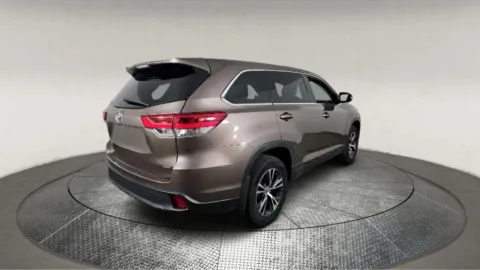 Photos of 2019 Toyota Highlander for sale in Fredericksburg, VA at Autos Direct Fredericksburg
