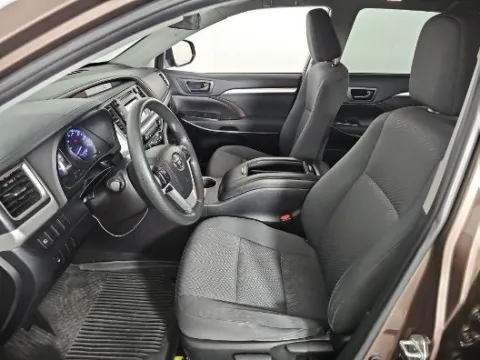 More photos of 2019 Toyota Highlander at Autos Direct Fredericksburg, VA