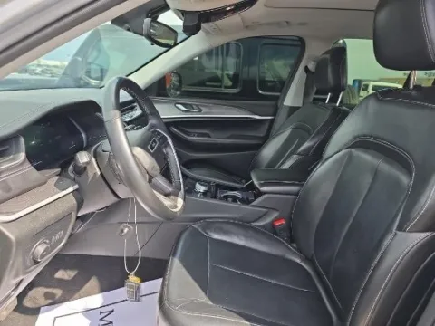 More photos of 2022 Jeep Grand Cherokee Limited at Autos Direct Fredericksburg, VA