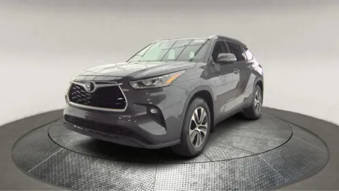 Photos of 2020 Toyota Highlander XLE for sale in Fredericksburg, VA at Autos Direct Fredericksburg