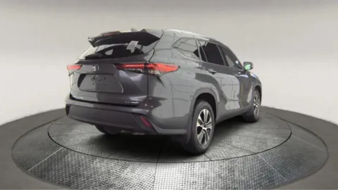 Another view of 2020 Toyota Highlander XLE for sale in Fredericksburg, VA at Autos Direct Fredericksburg