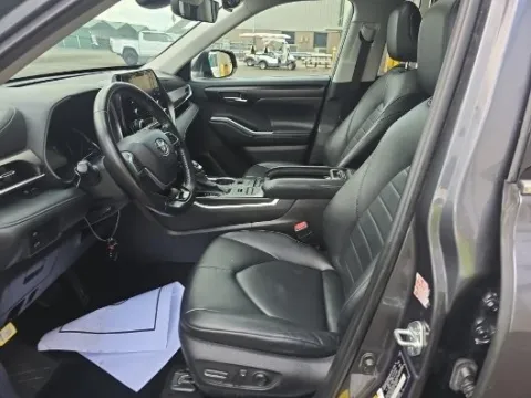 More photos of 2020 Toyota Highlander XLE at Autos Direct Fredericksburg, VA