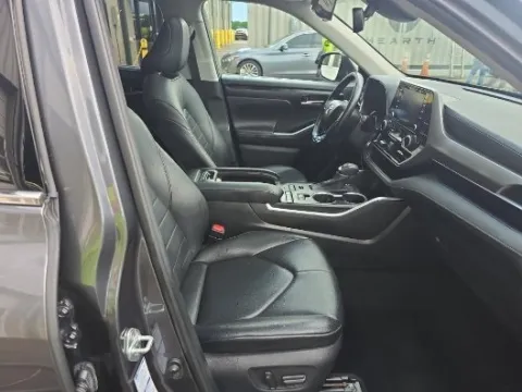 More photos of 2020 Toyota Highlander XLE at Autos Direct Fredericksburg, VA