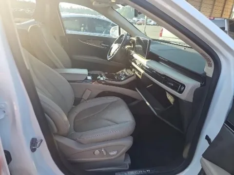 More photos of 2022 Lincoln Nautilus Reserve at Autos Direct Fredericksburg, VA