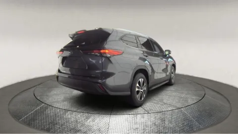 Photos of 2021 Toyota Highlander XLE for sale in Fredericksburg, VA at Autos Direct Fredericksburg