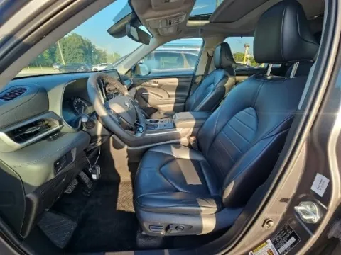 More photos of 2021 Toyota Highlander XLE at Autos Direct Fredericksburg, VA