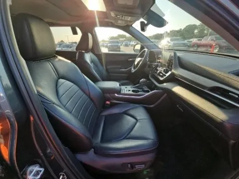 More photos of 2021 Toyota Highlander XLE at Autos Direct Fredericksburg, VA