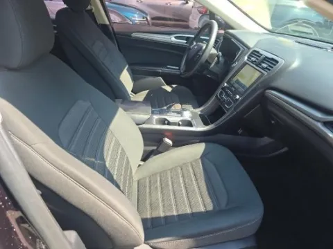 More photos of 2020 Ford Fusion SE at Autos Direct Fredericksburg, VA