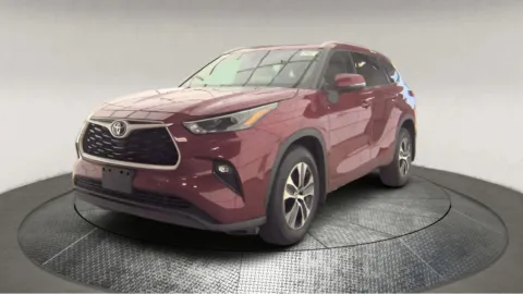 Another view of 2022 Toyota Highlander XLE for sale in Fredericksburg, VA at Autos Direct Fredericksburg