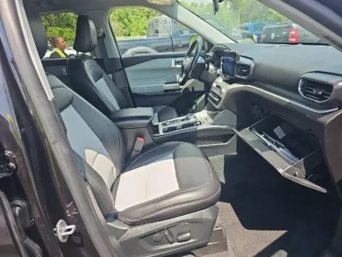 More photos of 2022 Ford Explorer XLT at Autos Direct Fredericksburg, VA
