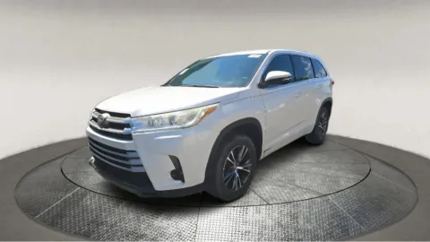 Another view of 2017 Toyota Highlander LE for sale in Fredericksburg, VA at Autos Direct Fredericksburg