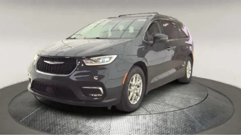 Another view of 2021 Chrysler Pacifica Touring L for sale in Fredericksburg, VA at Autos Direct Fredericksburg