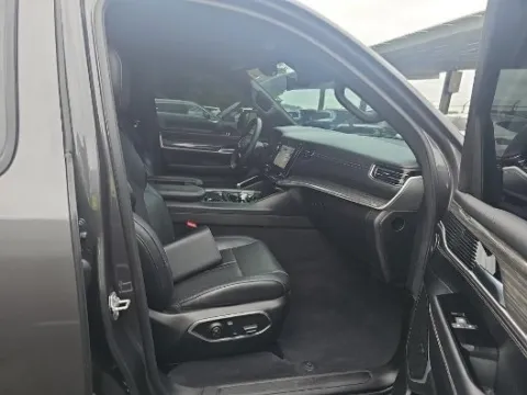 More photos of 2022 Jeep Wagoneer Series II at Autos Direct Fredericksburg, VA