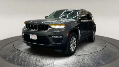Another view of 2023 Jeep Grand Cherokee Limited for sale in Fredericksburg, VA at Autos Direct Fredericksburg