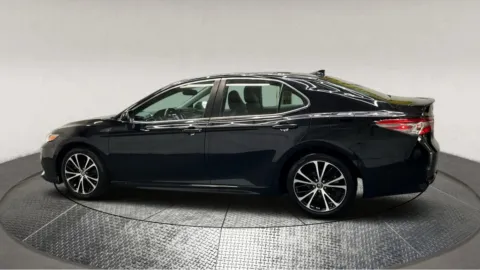 More photos of 2019 Toyota Camry SE at Autos Direct Fredericksburg, VA