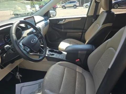 More photos of 2022 Ford Escape Hybrid SEL at Autos Direct Fredericksburg, VA