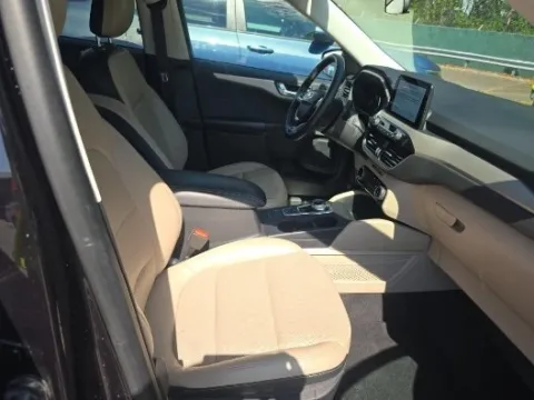 More photos of 2022 Ford Escape Hybrid SEL at Autos Direct Fredericksburg, VA