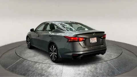 More photos of 2022 Nissan Altima 2.5 SR at Autos Direct Fredericksburg, VA