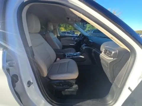 More photos of 2022 Ford Explorer XLT at Autos Direct Fredericksburg, VA