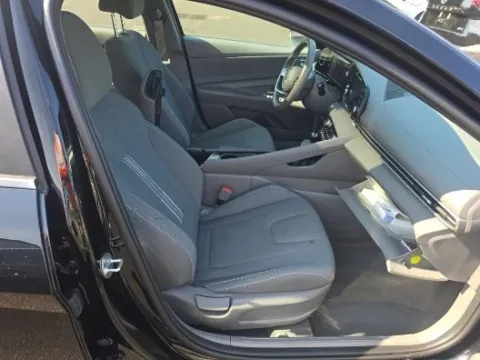 More photos of 2022 Hyundai Elantra SEL at Autos Direct Fredericksburg, VA