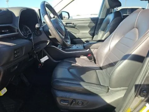 More photos of 2022 Toyota Highlander XLE at Autos Direct Fredericksburg, VA