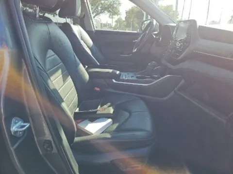 More photos of 2022 Toyota Highlander XLE at Autos Direct Fredericksburg, VA