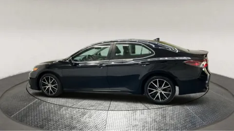 More photos of 2021 Toyota Camry SE at Autos Direct Fredericksburg, VA