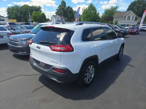More photos of 2018 JEEP CHEROKEE LIMITED at Fast Lane Autos, IN
